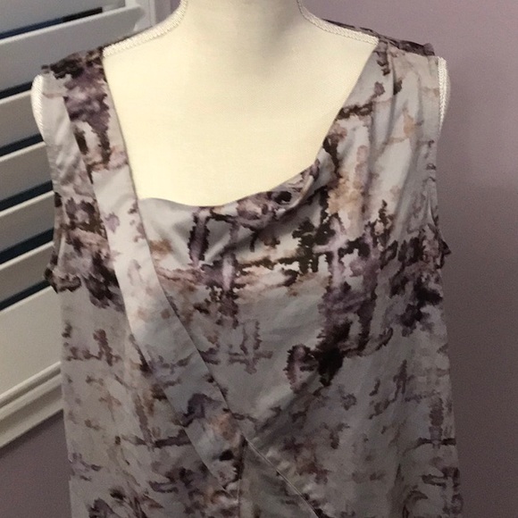 Vera Wang...Simply Vera Sleeveless Shell. - Picture 2 of 4